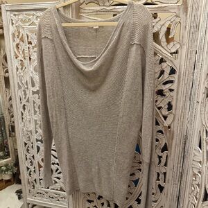 NWT Elegant Cowl Neck Duffy Sweater in Light Gray